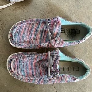 Women’s hey dude shoes sz 8.
